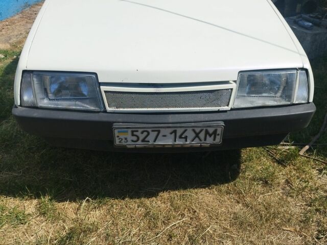 Белый ВАЗ 2108, объемом двигателя 1 л и пробегом 889 тыс. км за 700 $, фото 1 на Automoto.ua