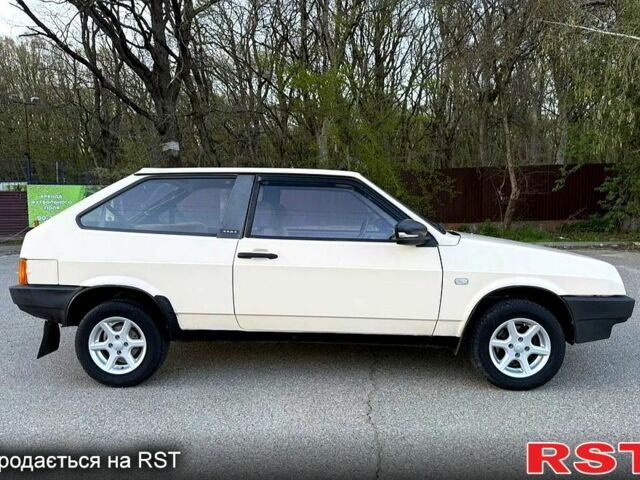 Белый ВАЗ 2108, объемом двигателя 1.5 л и пробегом 321 тыс. км за 600 $, фото 1 на Automoto.ua