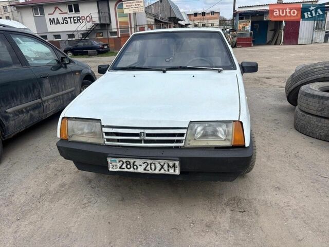 Белый ВАЗ 2108, объемом двигателя 1.5 л и пробегом 60 тыс. км за 350 $, фото 1 на Automoto.ua