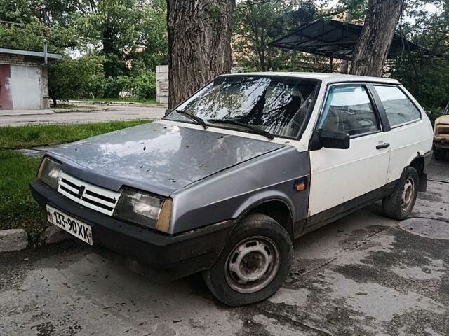 Белый ВАЗ 2108, объемом двигателя 1.5 л и пробегом 250 тыс. км за 400 $, фото 1 на Automoto.ua