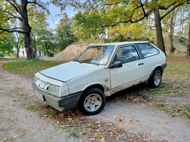 Белый ВАЗ 2108, объемом двигателя 1.5 л и пробегом 100 тыс. км за 500 $, фото 1 на Automoto.ua