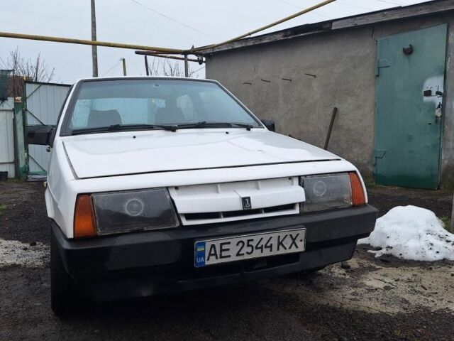 Белый ВАЗ 2108, объемом двигателя 1.3 л и пробегом 300 тыс. км за 581 $, фото 1 на Automoto.ua