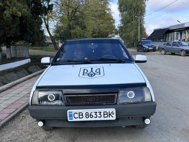 Белый ВАЗ 2108, объемом двигателя 1.3 л и пробегом 150 тыс. км за 898 $, фото 1 на Automoto.ua