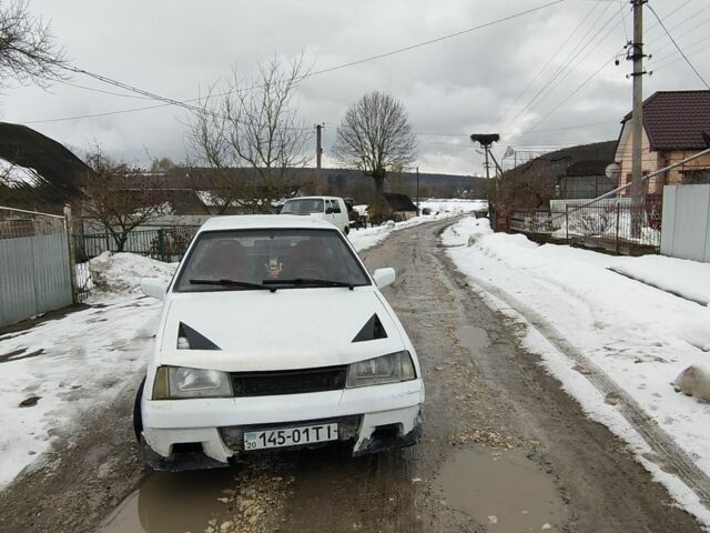 Белый ВАЗ 2108, объемом двигателя 1.6 л и пробегом 300 тыс. км за 800 $, фото 1 на Automoto.ua