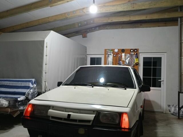 Белый ВАЗ 2108, объемом двигателя 1.5 л и пробегом 200 тыс. км за 1300 $, фото 1 на Automoto.ua