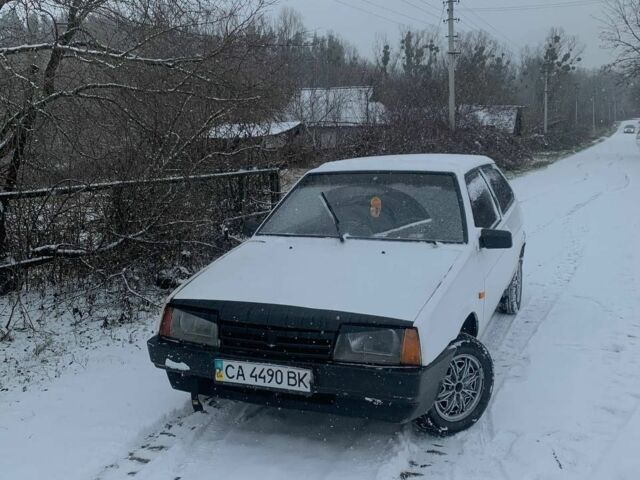 Белый ВАЗ 2108, объемом двигателя 1 л и пробегом 100 тыс. км за 415 $, фото 1 на Automoto.ua