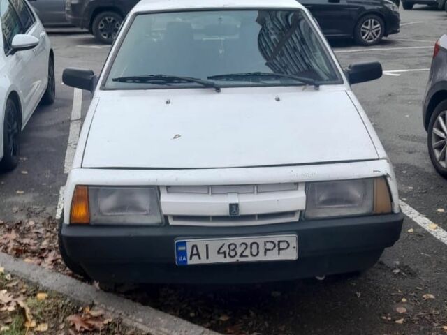 Белый ВАЗ 2108, объемом двигателя 1.1 л и пробегом 300 тыс. км за 600 $, фото 1 на Automoto.ua