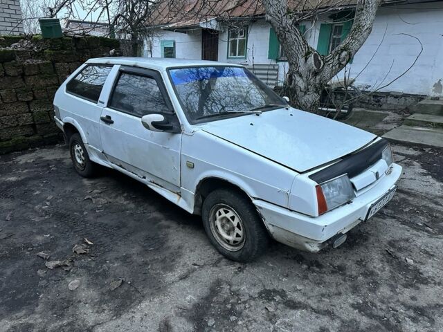Белый ВАЗ 2108, объемом двигателя 1.5 л и пробегом 100 тыс. км за 500 $, фото 1 на Automoto.ua