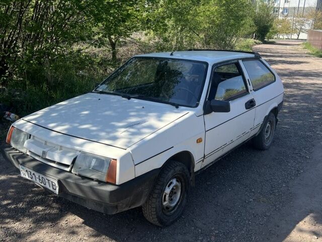 Белый ВАЗ 2108, объемом двигателя 1.5 л и пробегом 100 тыс. км за 400 $, фото 1 на Automoto.ua
