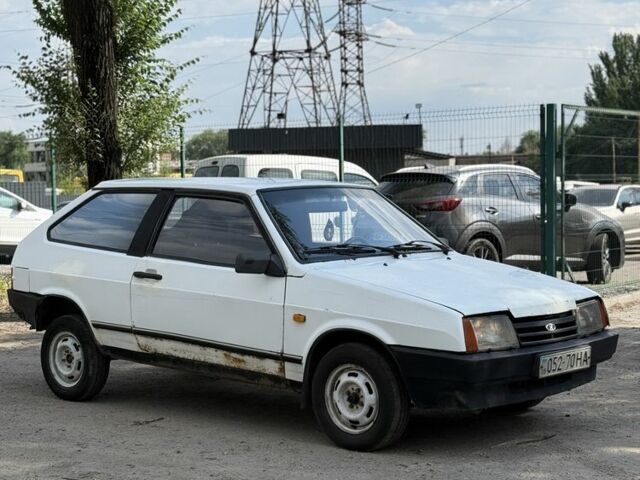 Белый ВАЗ 2108, объемом двигателя 1.3 л и пробегом 250 тыс. км за 500 $, фото 1 на Automoto.ua