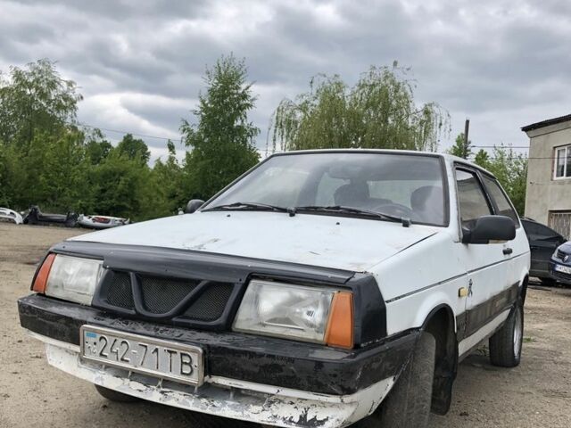 Белый ВАЗ 2108, объемом двигателя 1.3 л и пробегом 200 тыс. км за 350 $, фото 1 на Automoto.ua
