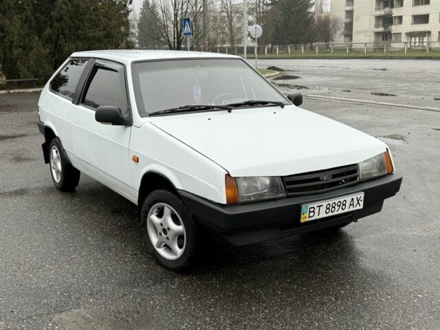 Белый ВАЗ 2108, объемом двигателя 1.5 л и пробегом 150 тыс. км за 800 $, фото 1 на Automoto.ua