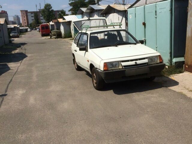 Білий ВАЗ 2108, об'ємом двигуна 1.5 л та пробігом 566 тис. км за 2000 $, фото 1 на Automoto.ua