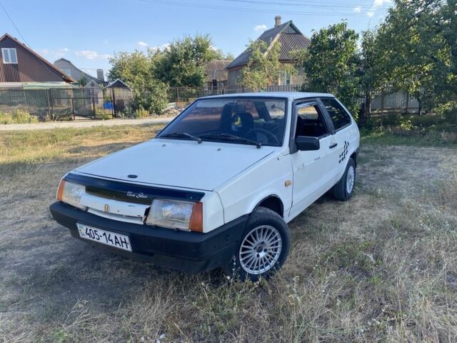 Белый ВАЗ 2108, объемом двигателя 1.6 л и пробегом 90 тыс. км за 680 $, фото 1 на Automoto.ua