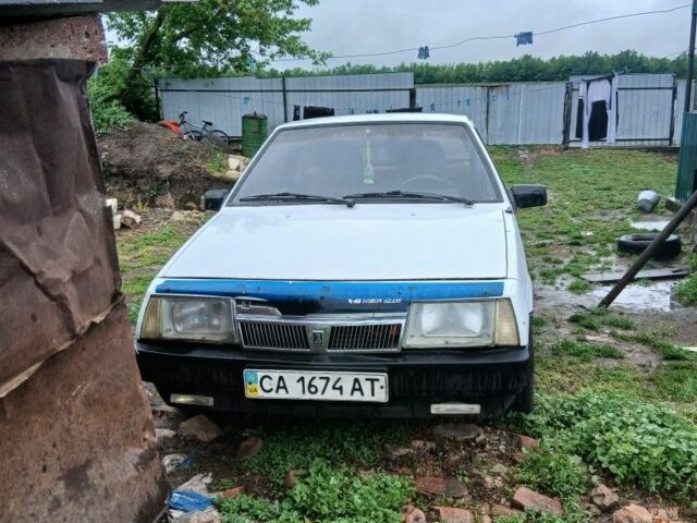 Белый ВАЗ 2108, объемом двигателя 1 л и пробегом 350 тыс. км за 700 $, фото 1 на Automoto.ua