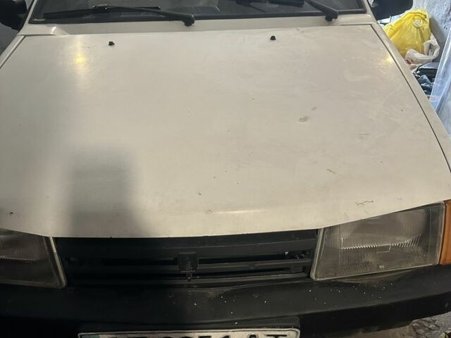 Белый ВАЗ 2108, объемом двигателя 2 л и пробегом 76 тыс. км за 720 $, фото 1 на Automoto.ua