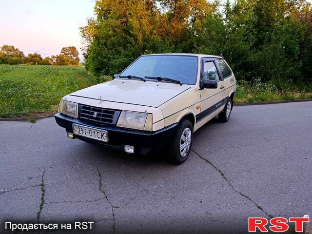 Бежевый ВАЗ 2108, объемом двигателя 1.5 л и пробегом 321 тыс. км за 600 $, фото 1 на Automoto.ua