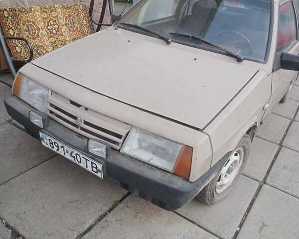 Бежевый ВАЗ 2108, объемом двигателя 1.3 л и пробегом 250 тыс. км за 600 $, фото 1 на Automoto.ua