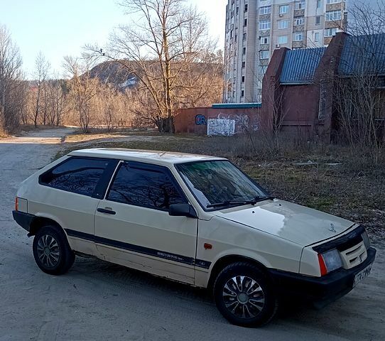 Бежевый ВАЗ 2108, объемом двигателя 1.3 л и пробегом 188 тыс. км за 896 $, фото 1 на Automoto.ua