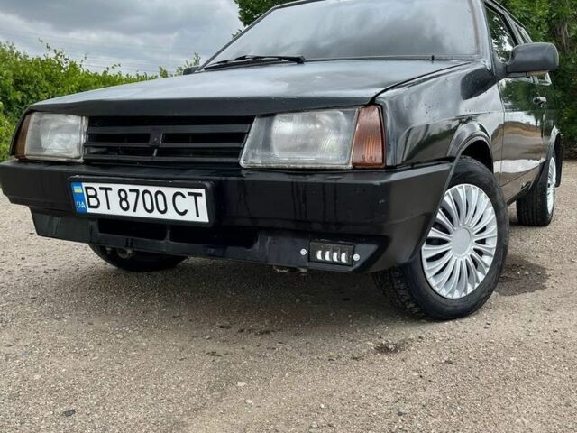 Черный ВАЗ 2108, объемом двигателя 1.5 л и пробегом 300 тыс. км за 950 $, фото 1 на Automoto.ua