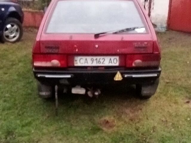 Красный ВАЗ 2108, объемом двигателя 2 л и пробегом 250 тыс. км за 640 $, фото 1 на Automoto.ua