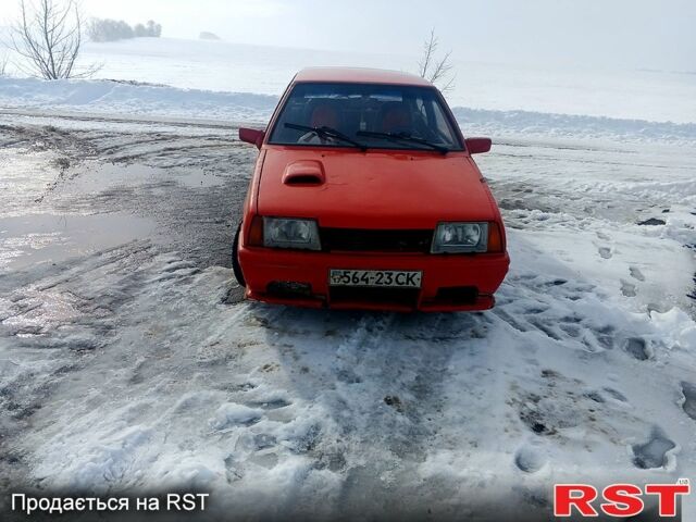 Красный ВАЗ 2108, объемом двигателя 1.6 л и пробегом 215 тыс. км за 500 $, фото 1 на Automoto.ua