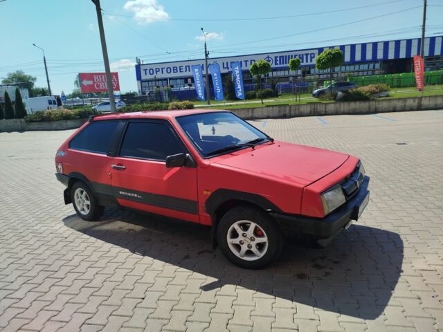 Красный ВАЗ 2108, объемом двигателя 1 л и пробегом 300 тыс. км за 850 $, фото 1 на Automoto.ua