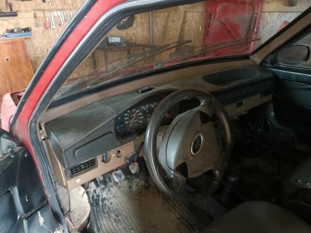 Красный ВАЗ 2108, объемом двигателя 1 л и пробегом 10 тыс. км за 226 $, фото 1 на Automoto.ua