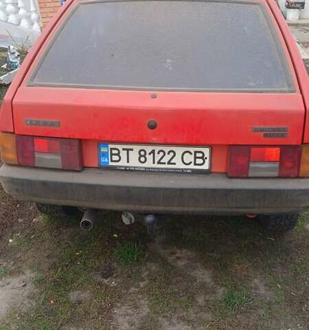 Красный ВАЗ 2108, объемом двигателя 1.1 л и пробегом 250 тыс. км за 900 $, фото 1 на Automoto.ua