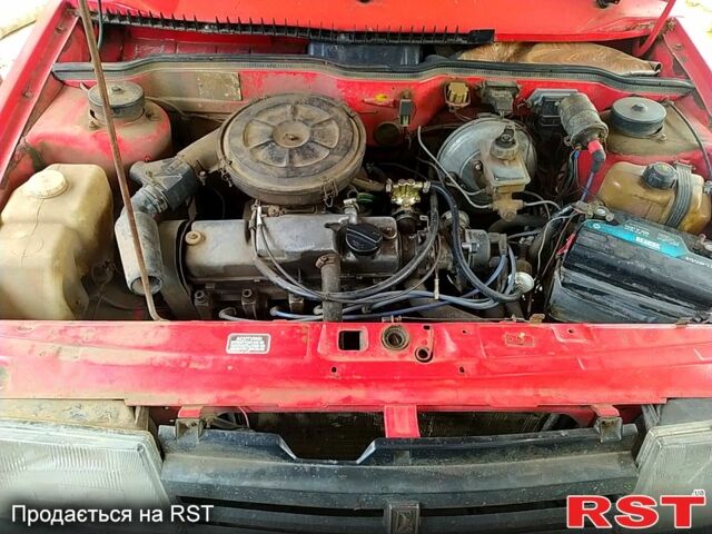 Красный ВАЗ 2108, объемом двигателя 15 л и пробегом 333 тыс. км за 650 $, фото 1 на Automoto.ua