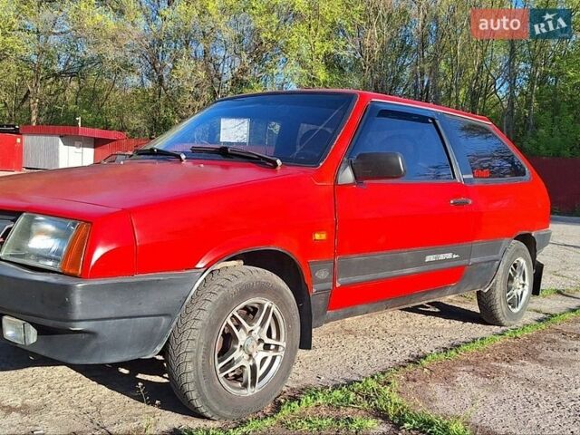 Красный ВАЗ 2108, объемом двигателя 1.5 л и пробегом 200 тыс. км за 800 $, фото 1 на Automoto.ua