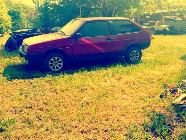 Красный ВАЗ 2108, объемом двигателя 1.5 л и пробегом 420 тыс. км за 850 $, фото 1 на Automoto.ua