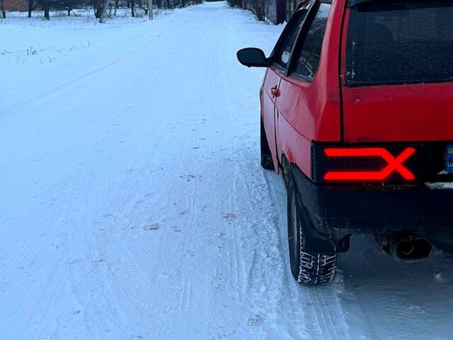 Красный ВАЗ 2108, объемом двигателя 1.5 л и пробегом 250 тыс. км за 1200 $, фото 1 на Automoto.ua