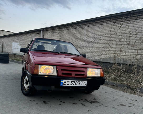 Красный ВАЗ 2108, объемом двигателя 1.5 л и пробегом 300 тыс. км за 1000 $, фото 1 на Automoto.ua