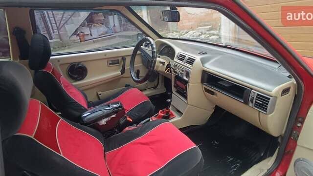 Красный ВАЗ 2108, объемом двигателя 1.5 л и пробегом 100 тыс. км за 1500 $, фото 1 на Automoto.ua