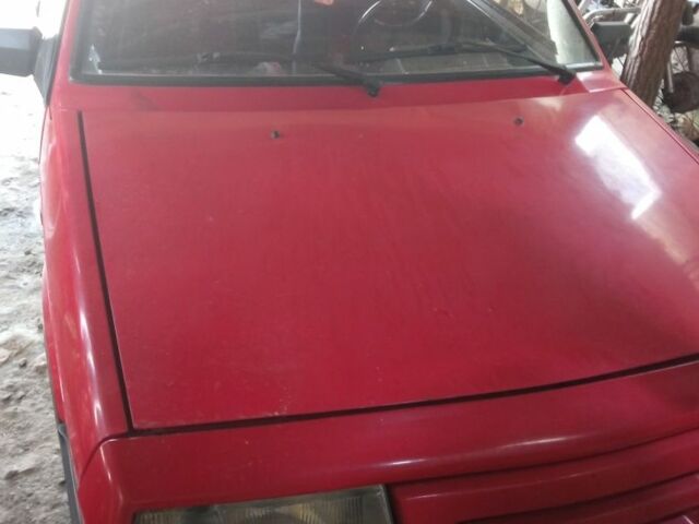 Красный ВАЗ 2108, объемом двигателя 1.3 л и пробегом 350 тыс. км за 1000 $, фото 1 на Automoto.ua