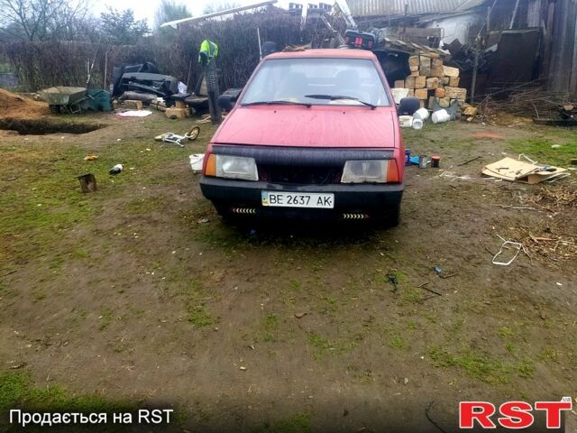 Красный ВАЗ 2108, объемом двигателя 1.5 л и пробегом 111 тыс. км за 600 $, фото 1 на Automoto.ua