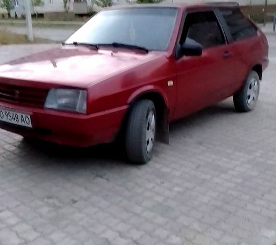 Красный ВАЗ 2108, объемом двигателя 1.5 л и пробегом 240 тыс. км за 870 $, фото 1 на Automoto.ua
