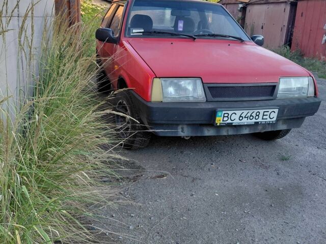 Красный ВАЗ 2108, объемом двигателя 1.5 л и пробегом 300 тыс. км за 900 $, фото 1 на Automoto.ua