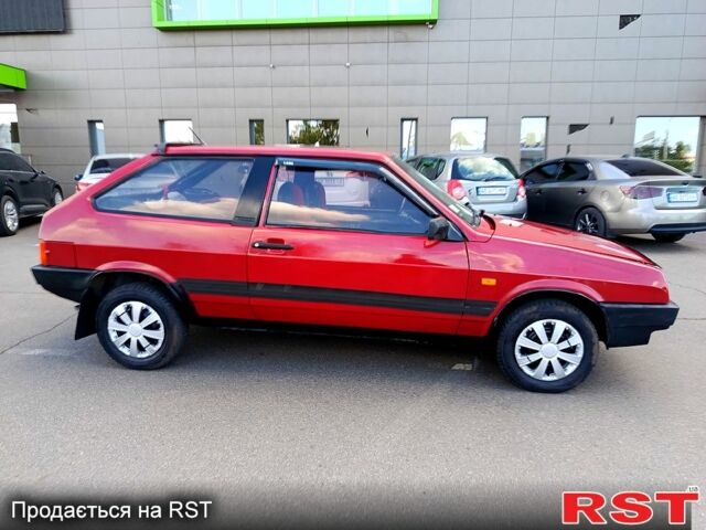 Красный ВАЗ 2108, объемом двигателя 1.5 л и пробегом 250 тыс. км за 1400 $, фото 1 на Automoto.ua