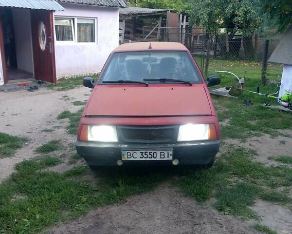 Красный ВАЗ 2108, объемом двигателя 1.4 л и пробегом 300 тыс. км за 519 $, фото 1 на Automoto.ua