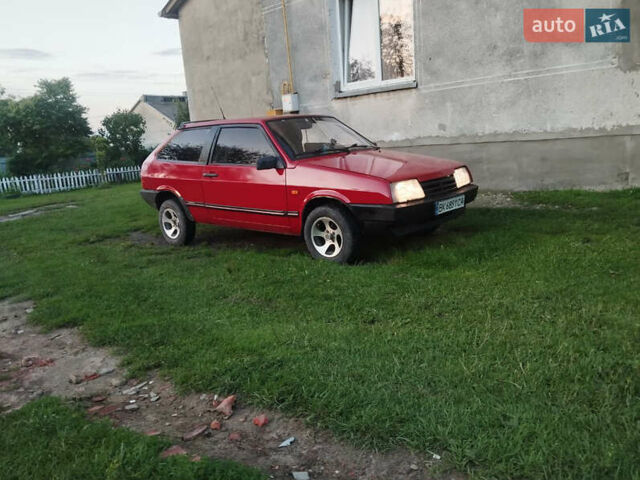 Красный ВАЗ 2108, объемом двигателя 1.5 л и пробегом 200 тыс. км за 1000 $, фото 1 на Automoto.ua