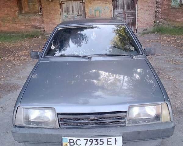 Желтый ВАЗ 2108, объемом двигателя 1.5 л и пробегом 100 тыс. км за 1100 $, фото 1 на Automoto.ua