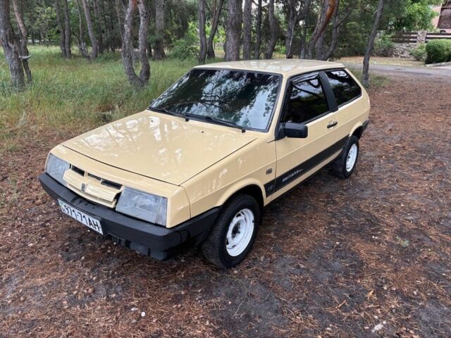 Жовтий ВАЗ 2108, об'ємом двигуна 1.6 л та пробігом 200 тис. км за 1562 $, фото 1 на Automoto.ua