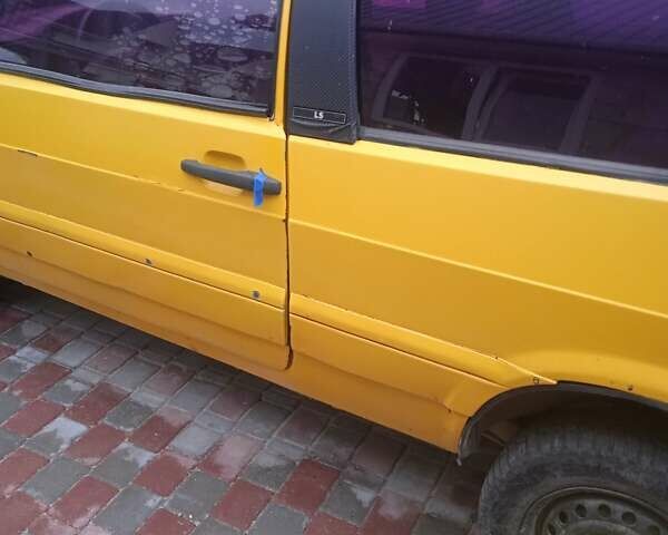 Желтый ВАЗ 2108, объемом двигателя 1.3 л и пробегом 510 тыс. км за 600 $, фото 1 на Automoto.ua