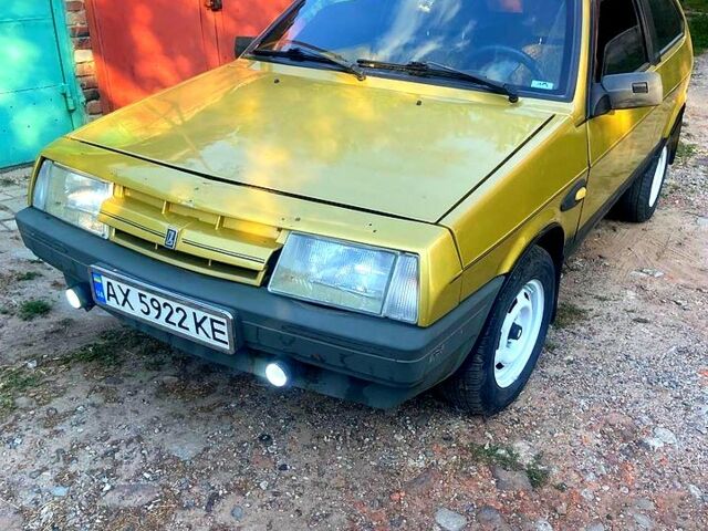 Желтый ВАЗ 2108, объемом двигателя 1.3 л и пробегом 303 тыс. км за 750 $, фото 1 на Automoto.ua