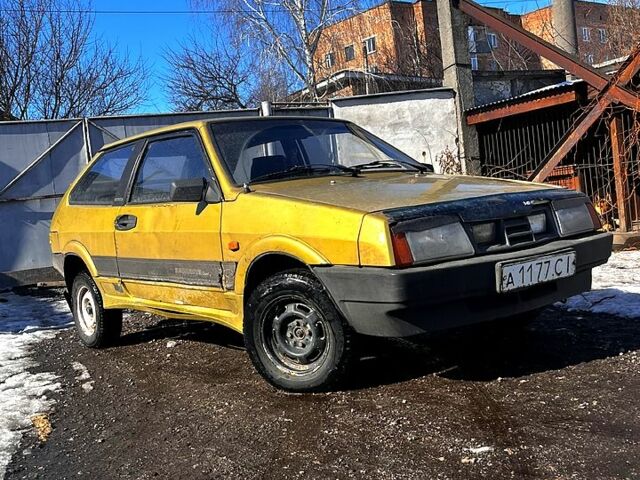 Желтый ВАЗ 2108, объемом двигателя 1.3 л и пробегом 250 тыс. км за 400 $, фото 1 на Automoto.ua