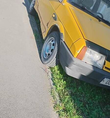Желтый ВАЗ 2108, объемом двигателя 1.3 л и пробегом 100 тыс. км за 650 $, фото 1 на Automoto.ua