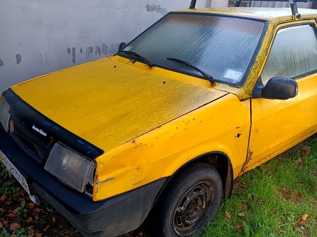 Желтый ВАЗ 2108, объемом двигателя 1.3 л и пробегом 0 тыс. км за 300 $, фото 1 на Automoto.ua