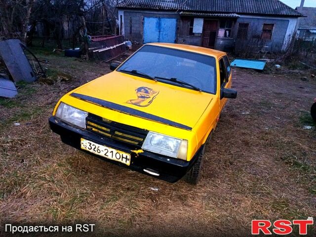 Желтый ВАЗ 2108, объемом двигателя 1.5 л и пробегом 200 тыс. км за 600 $, фото 1 на Automoto.ua